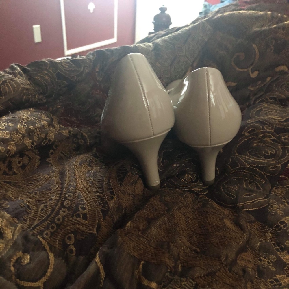 Beige heels shoes